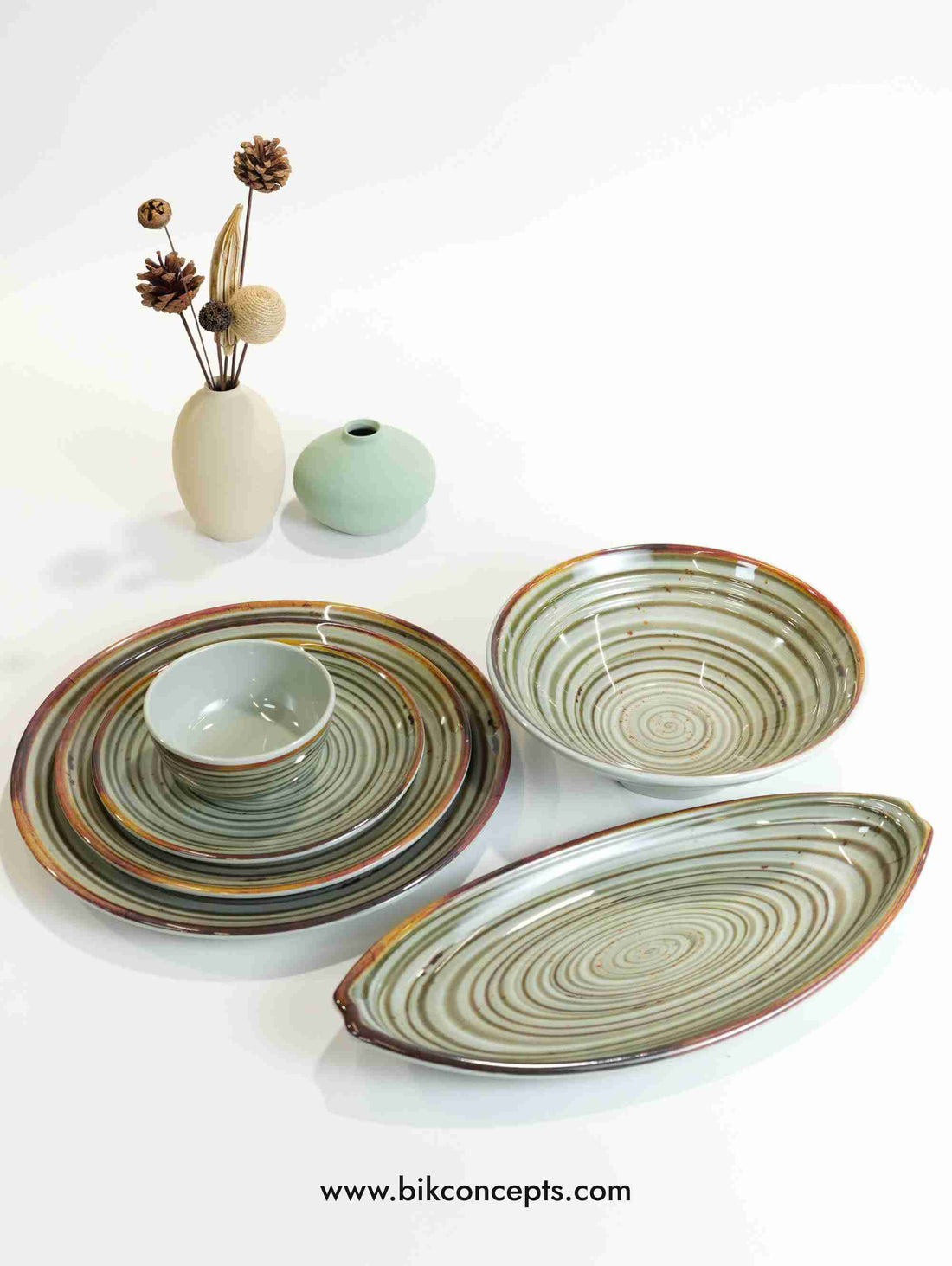 14 inch boat platter, willow green melamine tray, long oval serving dish, shatterproof appetizer platter, unbreakable sushi tray, green melamine server.