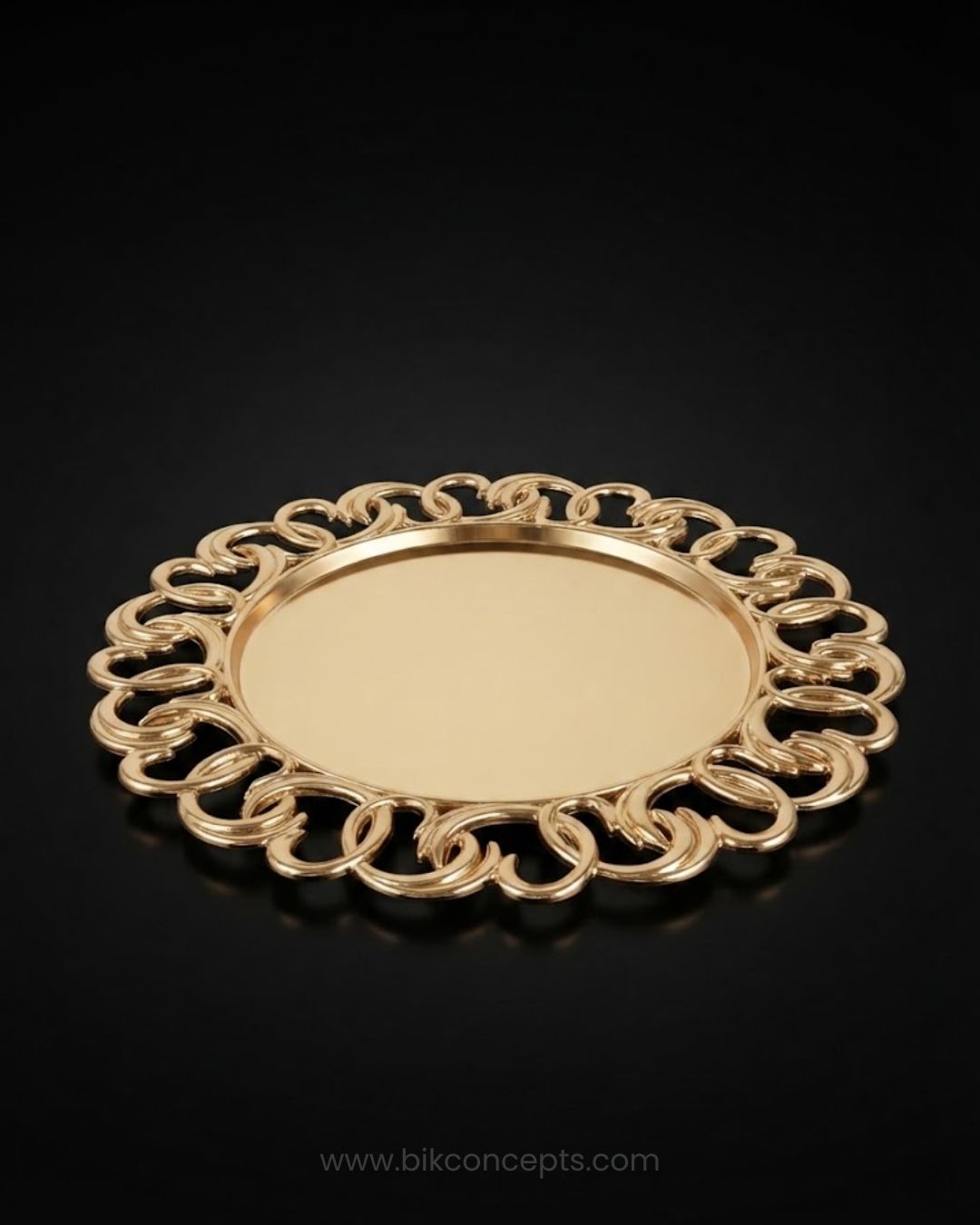 A round gold-colored metal tray with an ornate, decorative filigree border, Gold Charger Plates Set of 6, Interlocking Loop Plastic Charger Plates, 13 Inch Round Service Plates, Luxury Wedding Table Decor US, Catering Charger Plates Bulk, Openwork Chain Link Underplates, Gold Metallic Place Setting Base Plates, Modern Event Decor Charger Plates, Wholesale Catering Tableware, High End Dinnerware Chargers