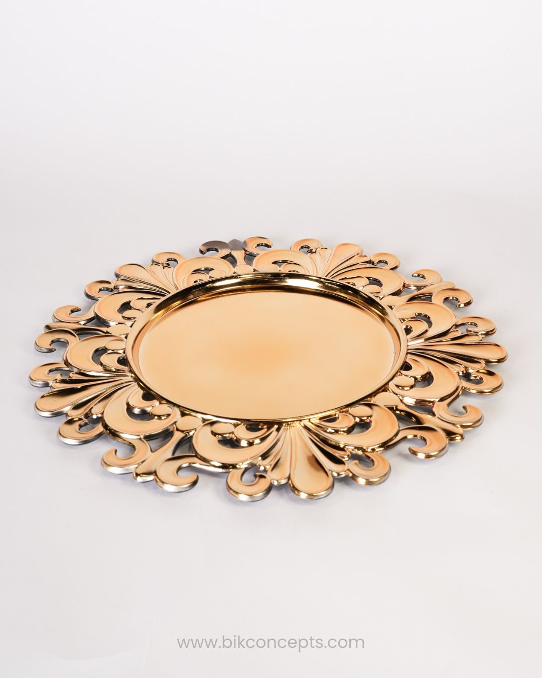 A round decorative tray with an ornate sunburst or baroque-style scalloped border, finished in a warm gold tone, Gold Charger Plates Set of 6, Royal Crest Plastic Charger Plates, 13 Inch Round Service Plates, Luxury Wedding Table Decor US, Catering Charger Plates Bulk, Ornate Gold Place Setting Underplates, Gilded Scrollwork Table Base Plates, Event Decor Charger Plates, Wholesale Catering Tableware, High End Dinnerware Chargers