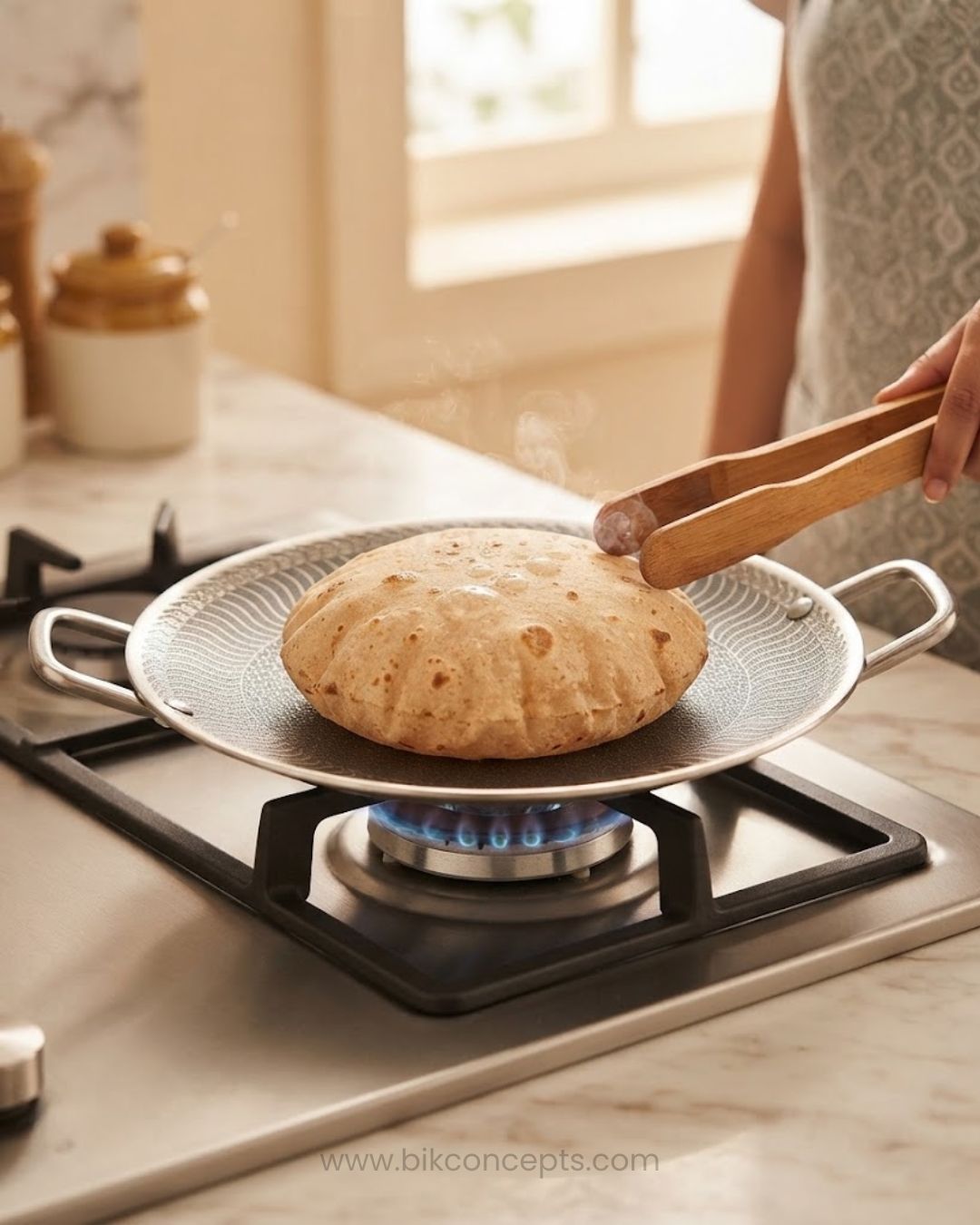 Honeycomb Stainless Steel Tawa 14 Inch, Scratch Resistant Crepe Pan Non Stick, Heavy Duty Commercial Flat Griddle Pan, Induction Ready Stainless Steel Flatbread Pan, SUS 316 Stainless Steel Dosa Tawa, Metal Utensil Safe Non Stick Crepe Maker, Dual Handle Commercial Roti Pan, 14 Inch Stainless Steel Flat Skillet, Hotel Catering Buffet Griddle Pan, Hybrid Stainless Steel Flat Cookware