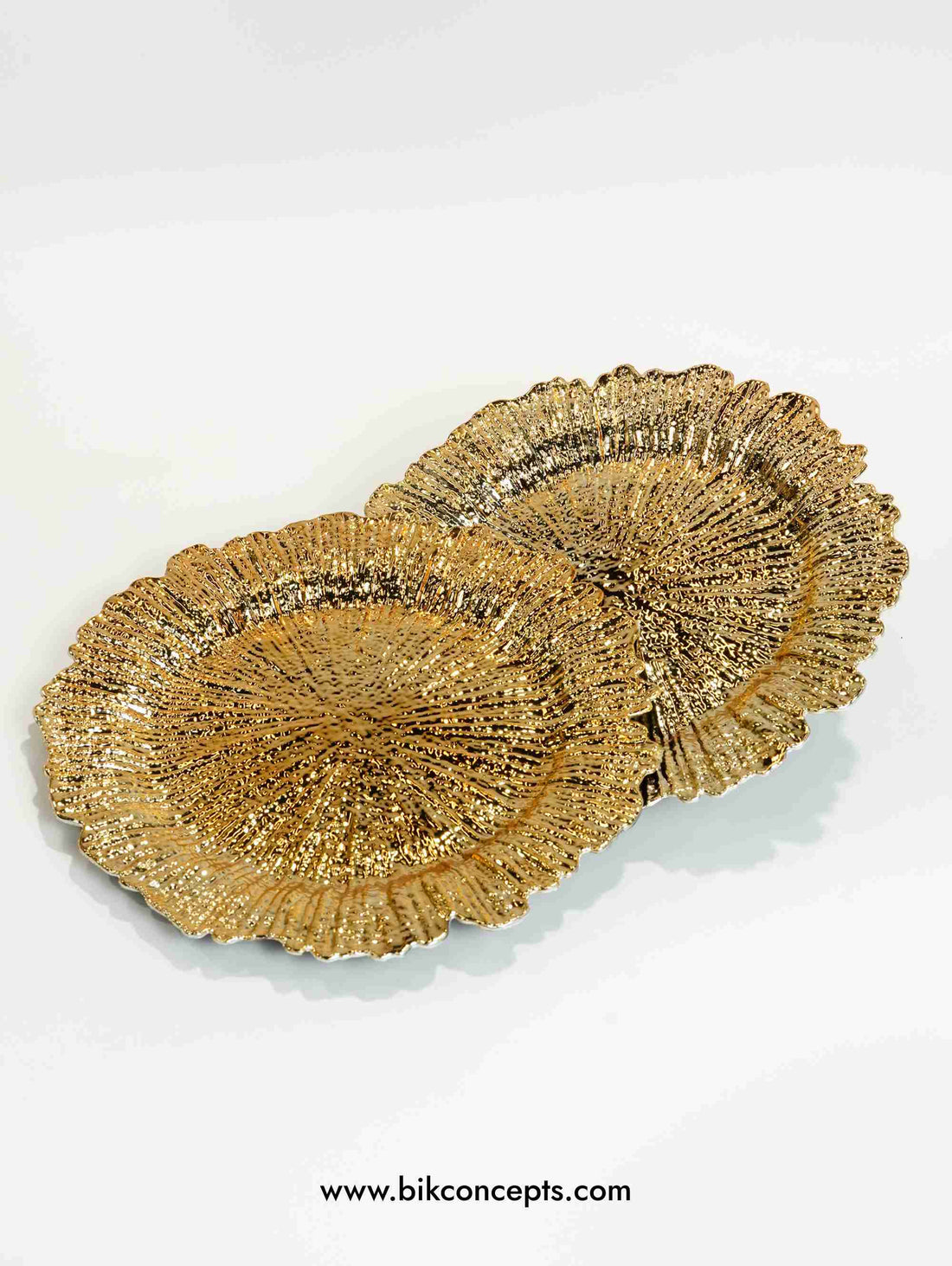 Sunburst charger plates, set of 6 gold chargers, luxury table settings, 13 inch decorative plate, wedding charger plates, gold sunburst dinnerware, festive holiday chargers, elegant under-plate server