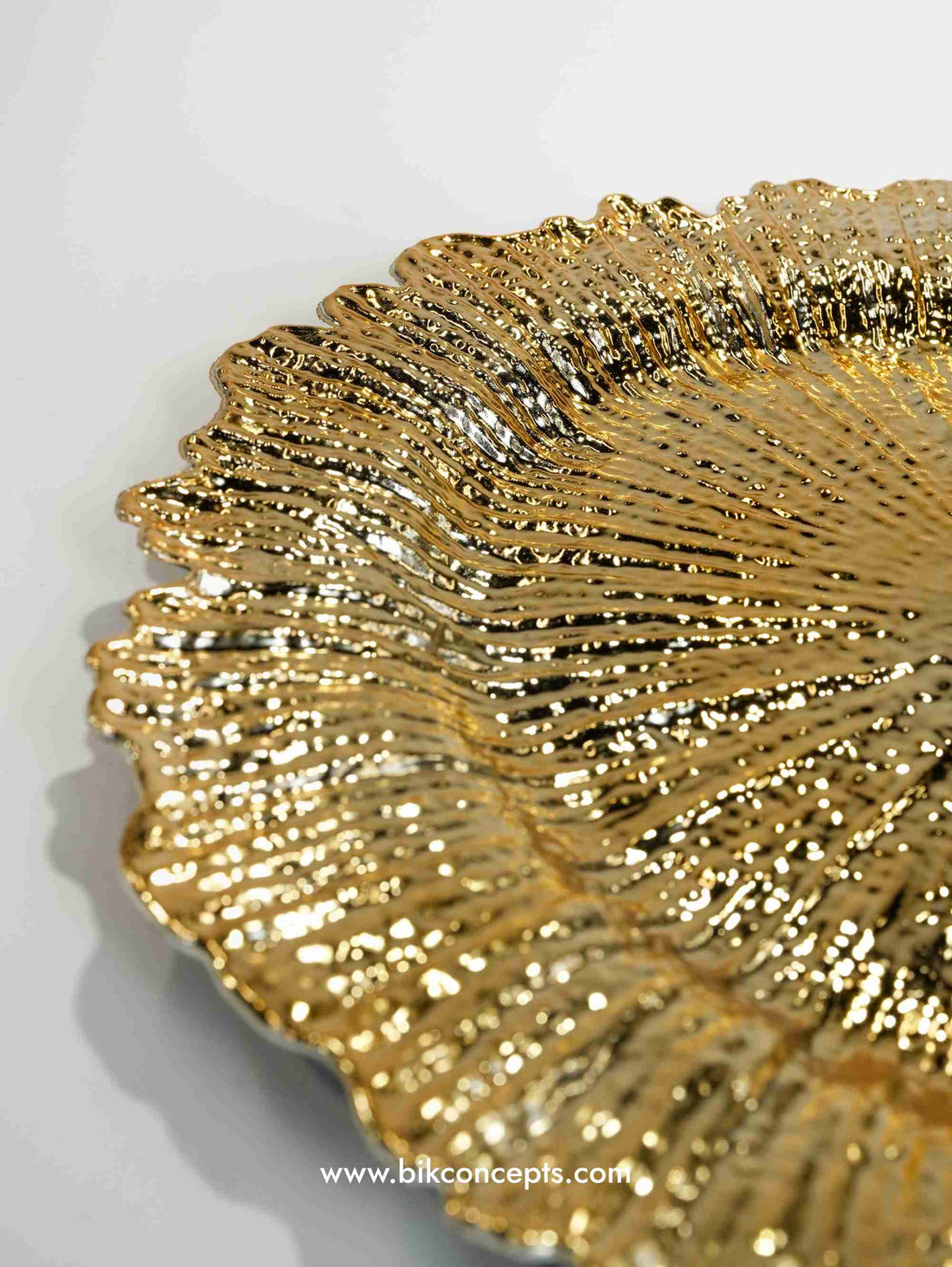 Sunburst charger plates, set of 6 gold chargers, luxury table settings, 13 inch decorative plate, wedding charger plates, gold sunburst dinnerware, festive holiday chargers, elegant under-plate server