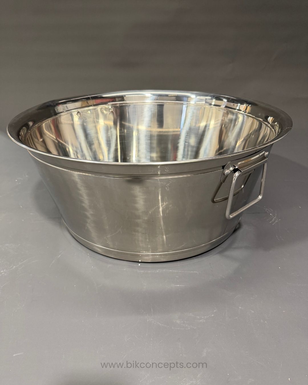 Commercial Stainless Steel Utility Tub, Large Stainless Steel Beverage Tub, 23 Inch Stainless Steel Prep Basin, Hotel Catering Ice Bucket Tub, Heavy Duty Stainless Steel Wash Tub, Commercial Kitchen Food Prep Bowl, Large Party Beverage Chiller Tub, Stainless Steel Storage Tub with Handles, Polished Silver Catering Basin, Multipurpose Commercial Kitchen Tub