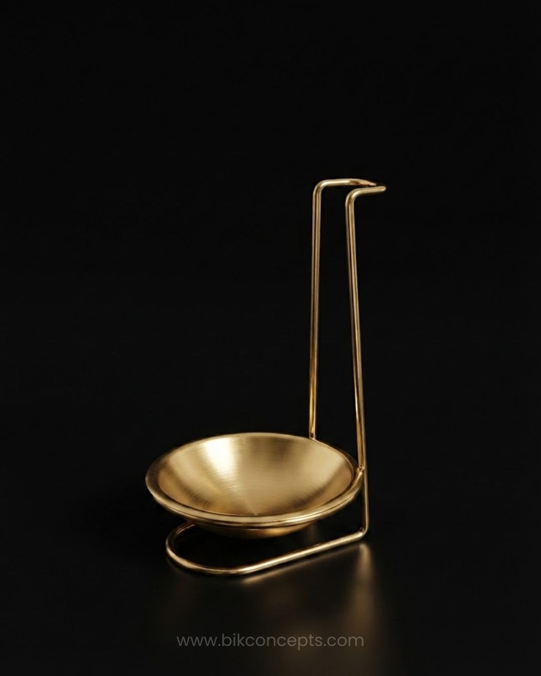 A polished gold metal oil lamp holder with a shallow bowl and a tall, curved support stand, Gold Stainless Steel Spoon Rest, Vertical Ladle Holder Stand, Gold Utensil Rest for Buffets, Luxury Catering Tableware Accessories, Standing Spoon Holder with Drip Bowl, Brushed Gold Soup Ladle Stand, Catering Buffet Drip Tray, High End Dining Table Spoon Rest, Stainless Steel Tabletop Utensil Stand, Gold Buffet Counter Organizer