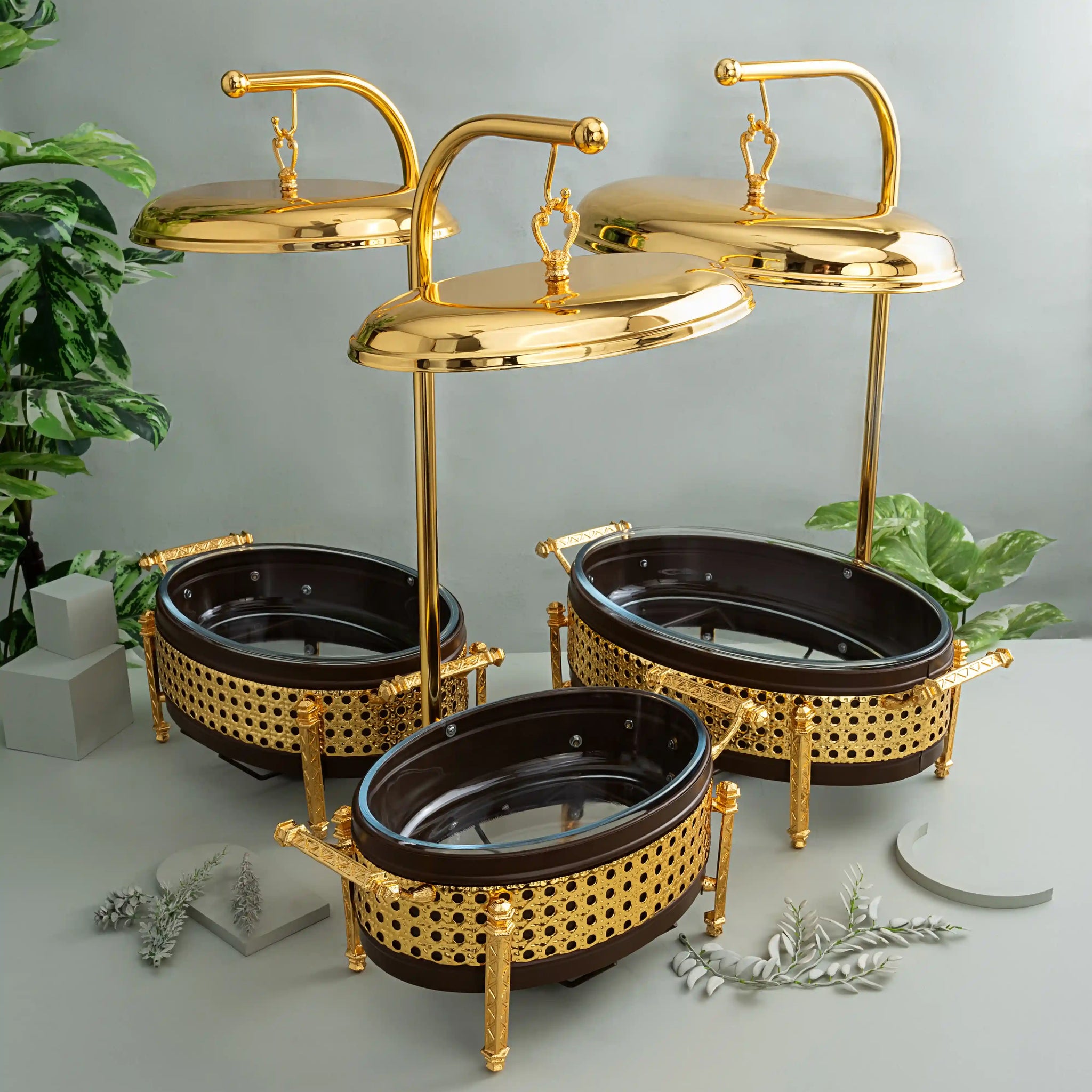 gold chafing dish with lid