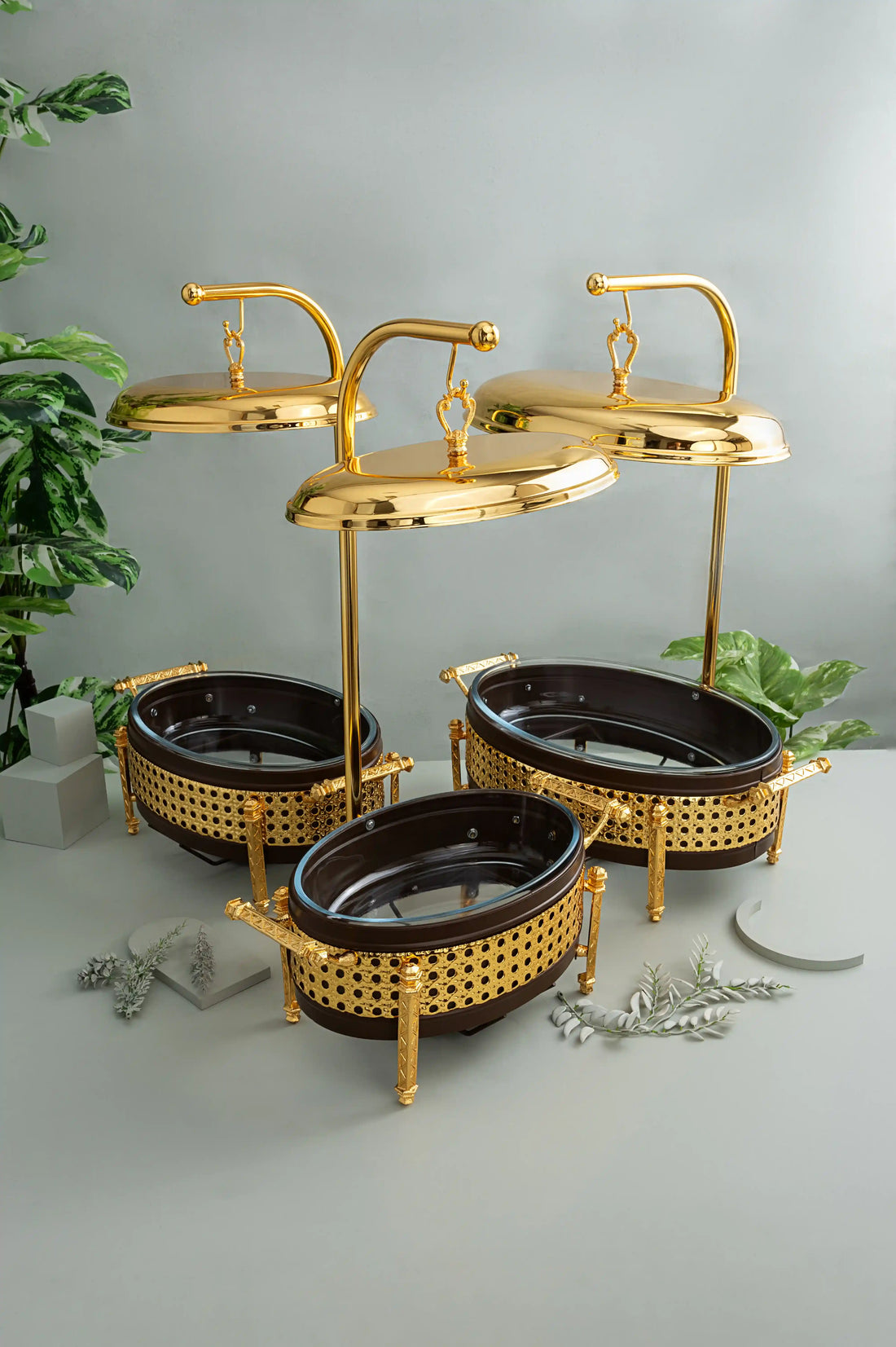 gold chafing dish with lid