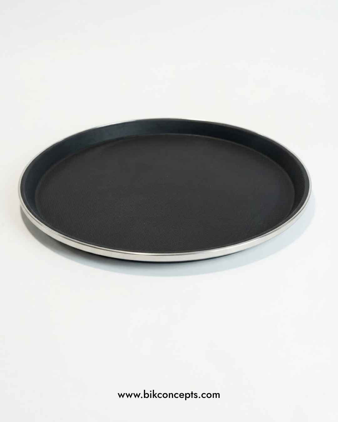 Black serving tray with silver rim, round non-slip bar tray, professional waiter tray set, non-skid restaurant trays, luxury beverage server, 6 pack non-slip trays, decorative round server, Buy luxury serving trays, professional barware wholesale, best non-slip trays for weddings, high-end restaurant supplies, heavy-duty silver rim trays