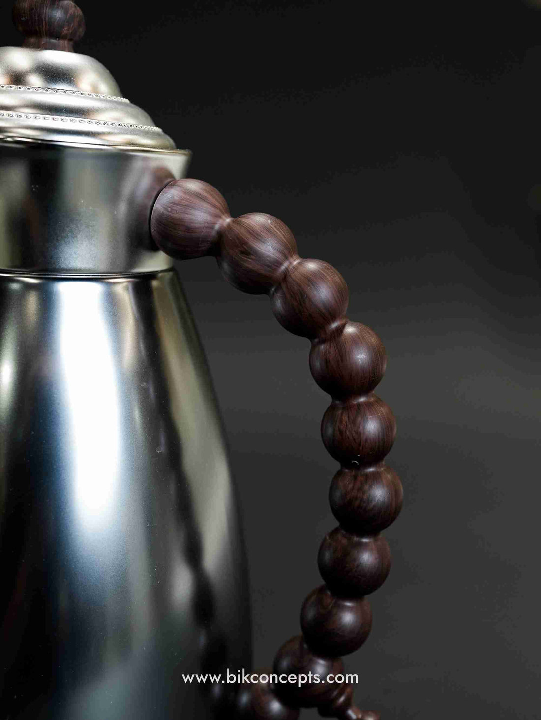 Chrome Dallah set, wood handle coffee flask, 2 piece insulated Dallah, silver Arabic tea set, 1L and 0.7L thermal flasks, luxury Gahwa pot, modern Arabic coffee server.