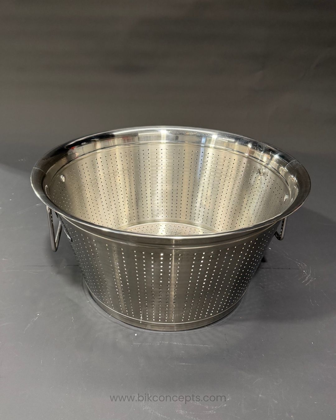 Commercial Stainless Steel Strainer Tub, Large Batch Rice Colander, Perforated Stainless Steel Wash Tub, Heavy Duty Catering Strainer Basket, Commercial Kitchen Colander with Handles, 23 Inch Stainless Steel Rice Strainer, Hotel Kitchen Food Prep Container, Industrial Food Grade Colander Vessel, Stainless Steel Vegetable Rinsing Tub, Commercial Grade Pasta Draining Strainer