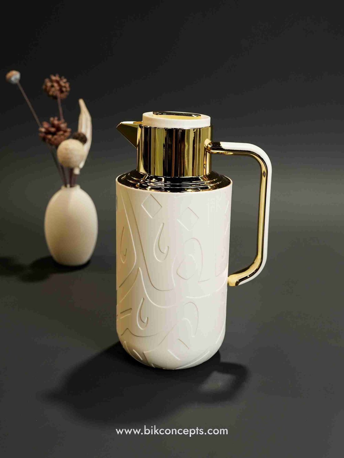 Cream Arabic Dallah, 1L insulated flask, gold calligraphy coffee pot, luxury Gahwa flask, cream and gold tea server, Ramadan coffee pot, Eid table decor.