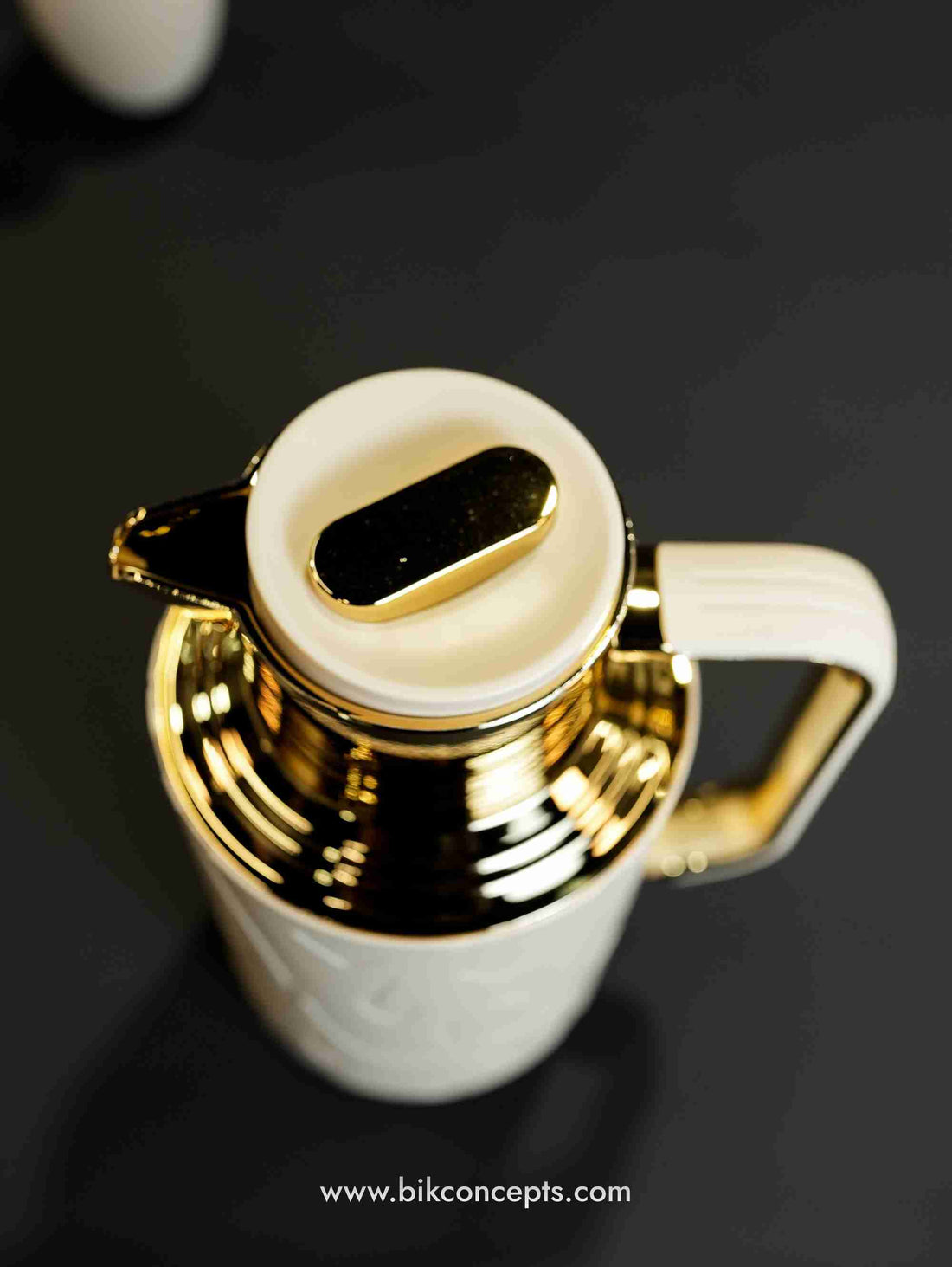 Cream Arabic Dallah, 1L insulated flask, gold calligraphy coffee pot, luxury Gahwa flask, cream and gold tea server, Ramadan coffee pot, Eid table decor.