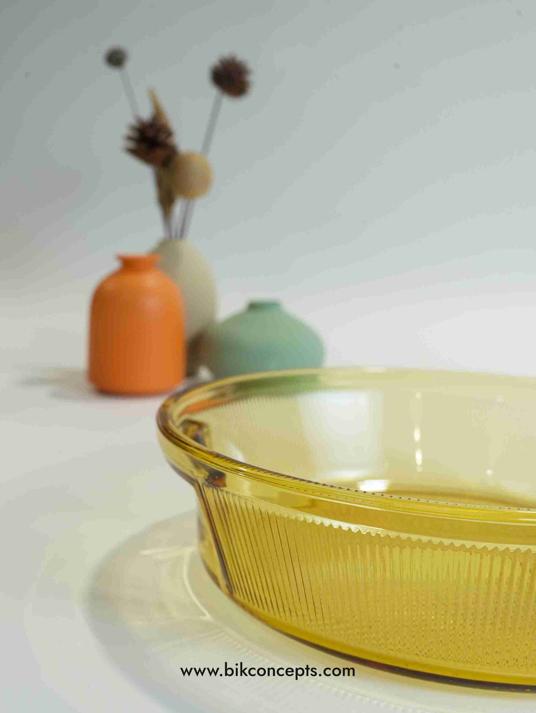 round glass baking tray, amber borosilicate bakeware, crystal glass pie dish, 10 inch glass oven bowl, lead-free glass roaster, amber glass tart pan.