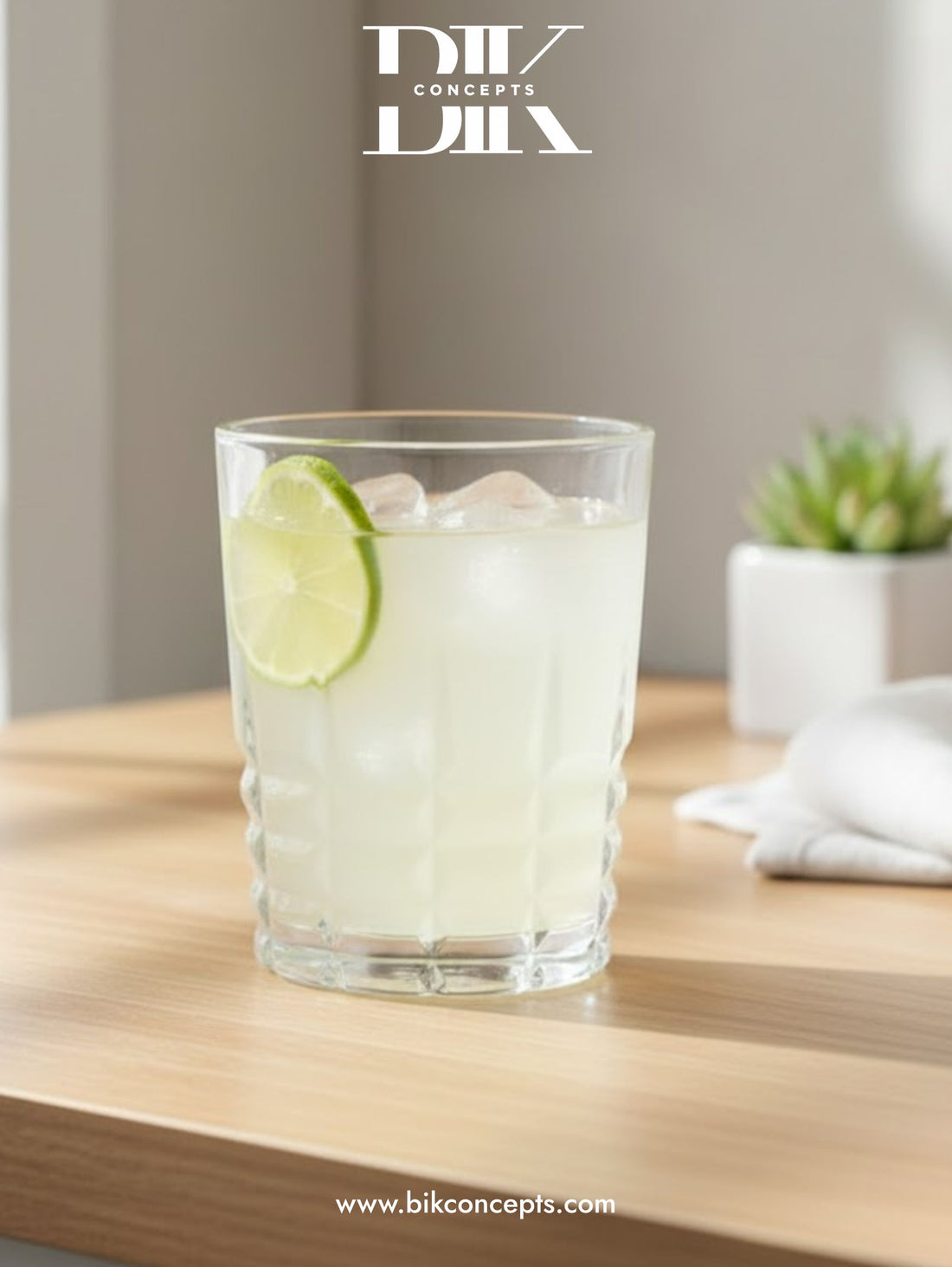 whiskey tumbler, rocks glass, 11.5oz old fashioned glass, crystal cut glassware, 345ml cocktail glass, heavy base spirits glass, elegant home barware USA.