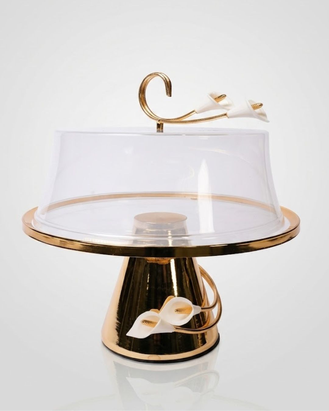 Gold Lily Cake Stand, Luxury Dessert Display Stand, Cake Stand with Acrylic Dome, High End Catering Cake Platter, Floral Gold Cake Pedestal, Wedding Dessert Table Display, Decorative Cake Dome Cover, Elegant Gold Dessert Server, Luxury Event Buffet Accessories