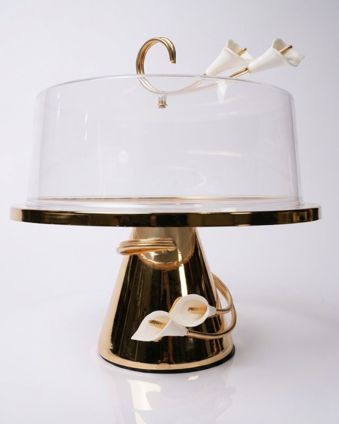Gold Lily Cake Stand, Luxury Dessert Display Stand, Cake Stand with Acrylic Dome, High End Catering Cake Platter, Floral Gold Cake Pedestal, Wedding Dessert Table Display, Decorative Cake Dome Cover, Elegant Gold Dessert Server, Luxury Event Buffet Accessories