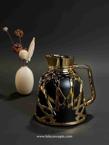 Black and gold carafe, 1L insulated flask, luxury coffee server, black thermal tea pot, elegant Gahwa flask, modern Arabic coffee pot, luxury home decor.