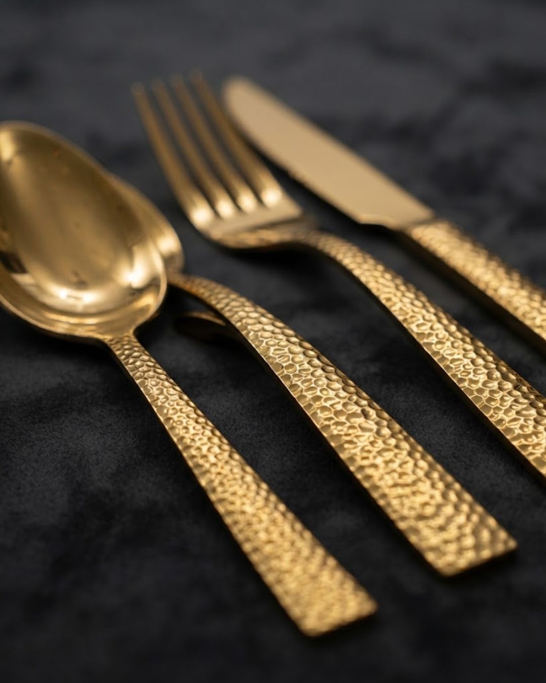 hammered gold cutlery, luxury gold flatware set, heavyweight stainless steel cutlery, gold dinner knife, gold table fork, gold table spoon, gold teaspoon, textured gold silverware, premium gold flatware, hammered stainless steel cutlery