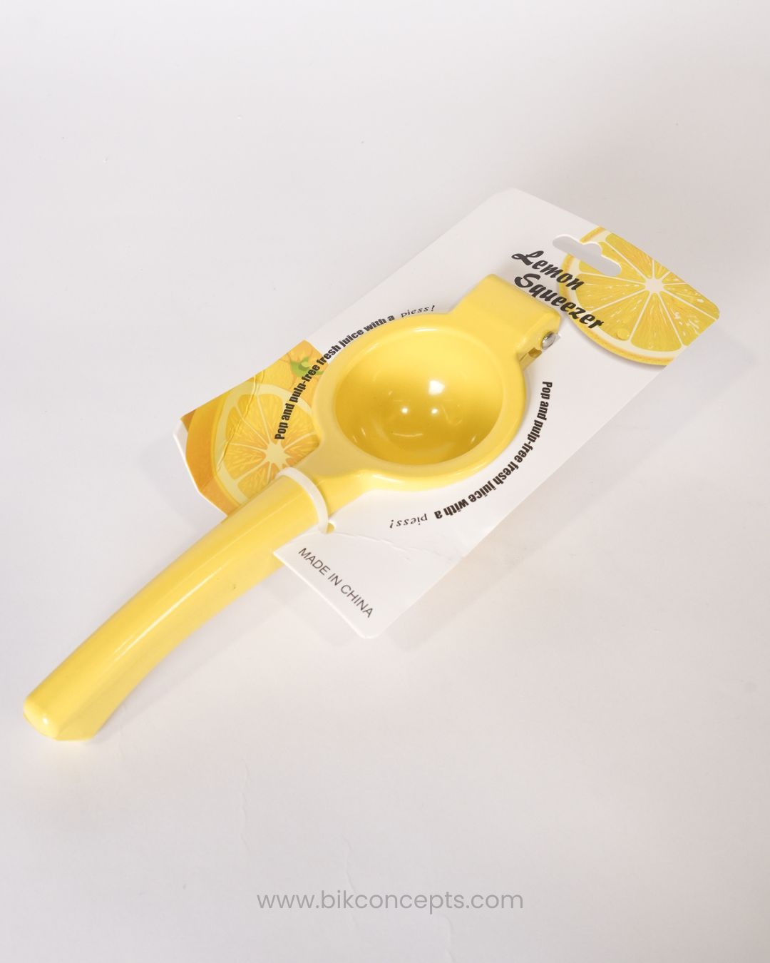 Yellow Metal Lemon Squeezer 8.5 Inch, Heavy Duty Handheld Citrus Juicer, Commercial Restaurant Lime Press, Hotel Bar Hand Squeezer, Manual Citrus Extractor Metal, Catering Service Lemon Juicer Tool, Premium Handheld Citrus Press Yellow, Rust Resistant Metal Lemon Squeezer