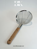 mesh spider strainer, stainless steel skimmer, wooden handle kitchen strainer, wire pasta colander, deep fry skimmer spoon, noodle strainer, professional kitchen tools, heat resistant skimmer.