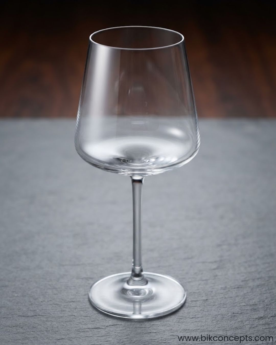 Clear Glass Wine Glasses Set of 6, Flat Bottom Wine Glass 15.9 oz 470 ml, Modern Cylindrical Wine Glass 9 Inch, Commercial Restaurant Stemware Bulk, Hotel Barware Flat Base Glasses, Catering Service Clear Wine Glassware, Modern Architectural Wine Goblets, 470ml Clear Glass Goblets Pack of 6