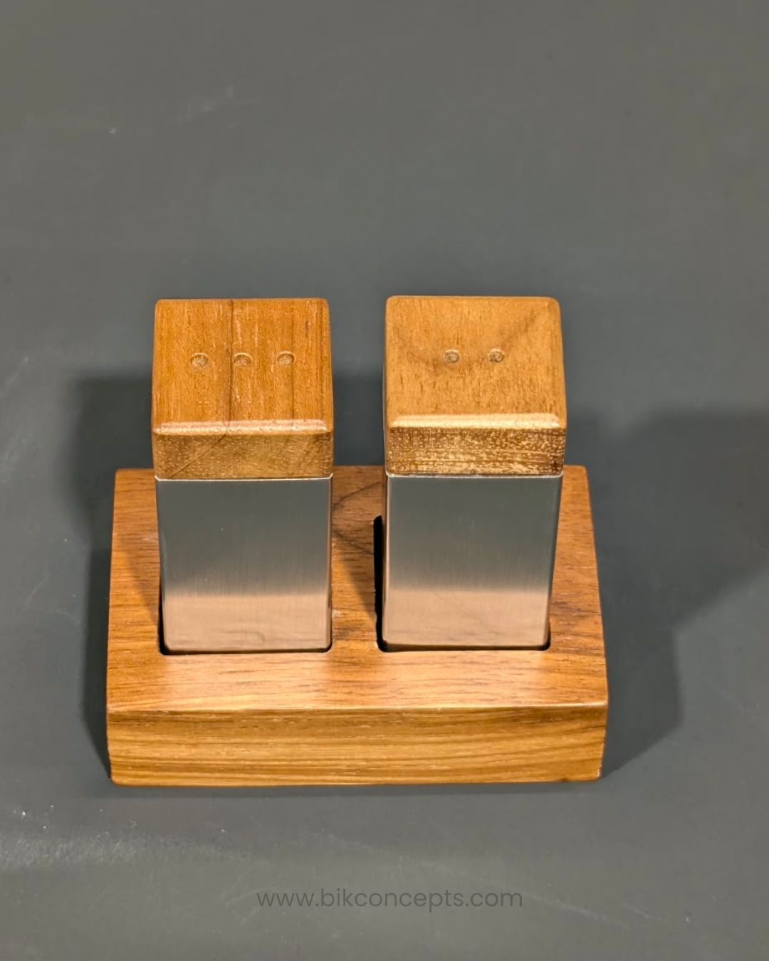Stainless Steel Salt and Pepper Shaker Set, Wood and Metal Seasoning Set, Modern Square Spice Shaker Set, Commercial Hotel Tabletop Salt Pepper Shakers, Minimalist Catering Condiment Set, Stainless Steel Spice Shakers with Wooden Tray, Luxury Restaurant Tabletop Seasoning Set, Square Metal Salt and Pepper Shakers 3.5 Inch Base, Durable Wood and Stainless Steel Cruet Set, Decorative Dining Table Salt and Pepper Caddy
