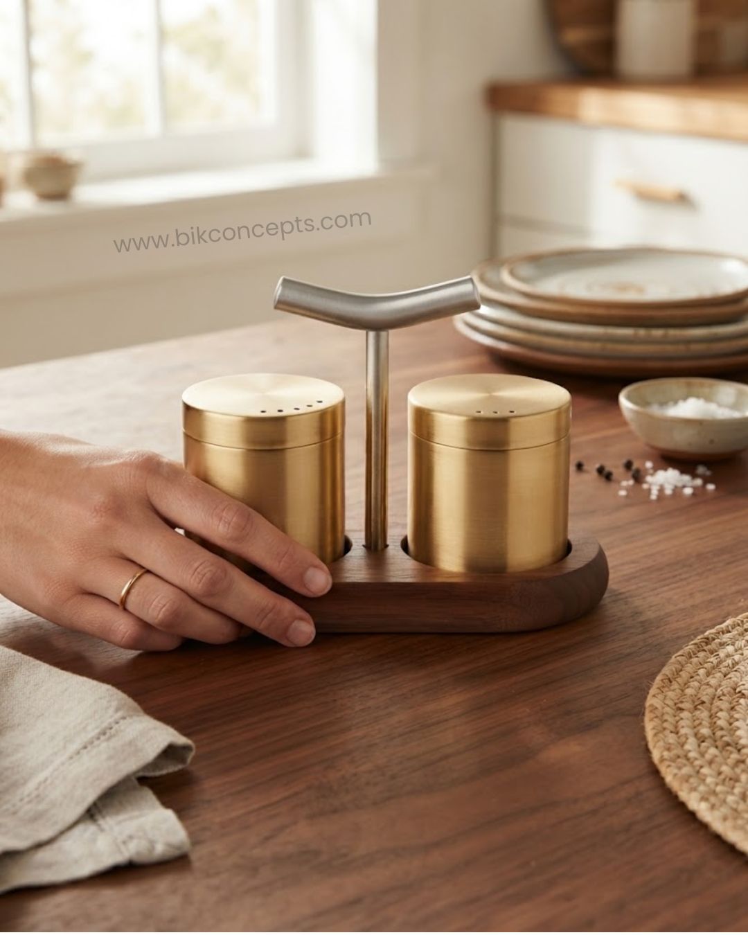 A close-up of a wooden salt and pepper shaker stand with two gold cylindrical containers and a brushed metal handle, Brushed Gold Stainless Steel Seasoning Set, Modern Salt and Pepper Shaker Set with Wood Base, Commercial Hotel Tabletop Seasoning Set, Luxury Catering Salt and Pepper Caddy, Gold Stainless Steel Spice Shaker Set, Tabletop Seasoning Cruet Set with Handle, Decorative Restaurant Salt and Pepper Dispenser, Stainless Steel Condiment Set with Wooden Tray, Gold Spice Shaker Set for Fine Dining, Comp