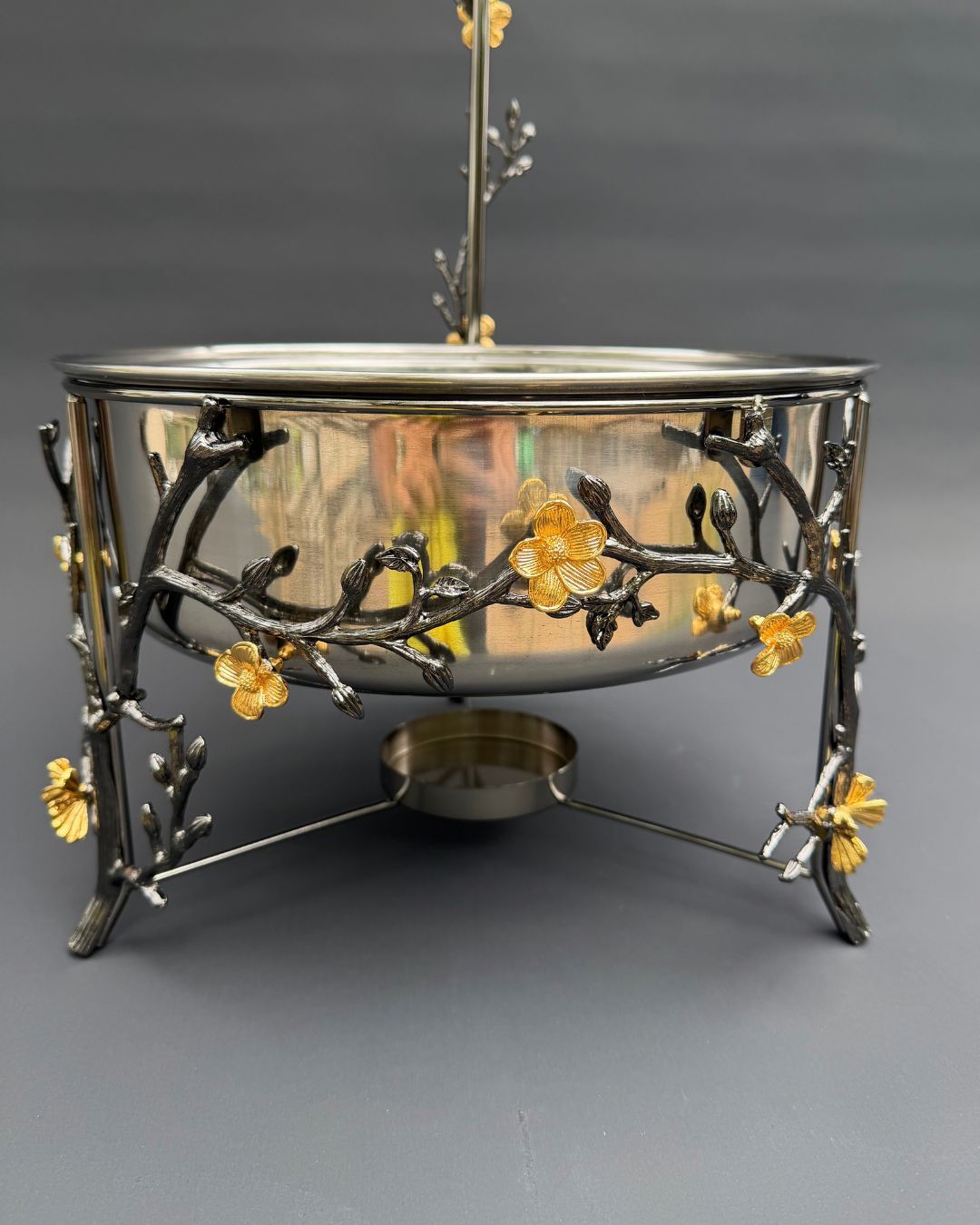 Luxury 6L Stainless Steel Chafing Dish, Black and Gold Floral Chafing Dish, Round Buffet Food Warmer, Designer Catering Server, Decorative Home Hosting Chafing Dish, High End Hotel Buffet Equipment, Elegant Party Food Warmer, Floral Vine Stainless Steel Chafing Set