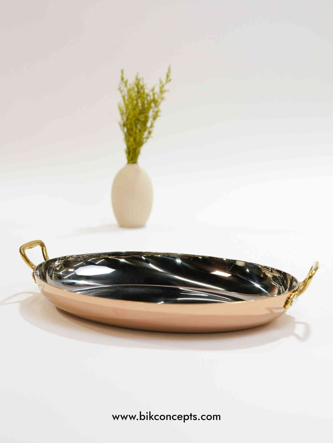 Rose gold serving platter, smooth stainless steel tray, oval rose gold dish, luxury holiday server, modern pink gold platter, Eid serving tray, Christmas dinnerware, non-hammered metal tray.