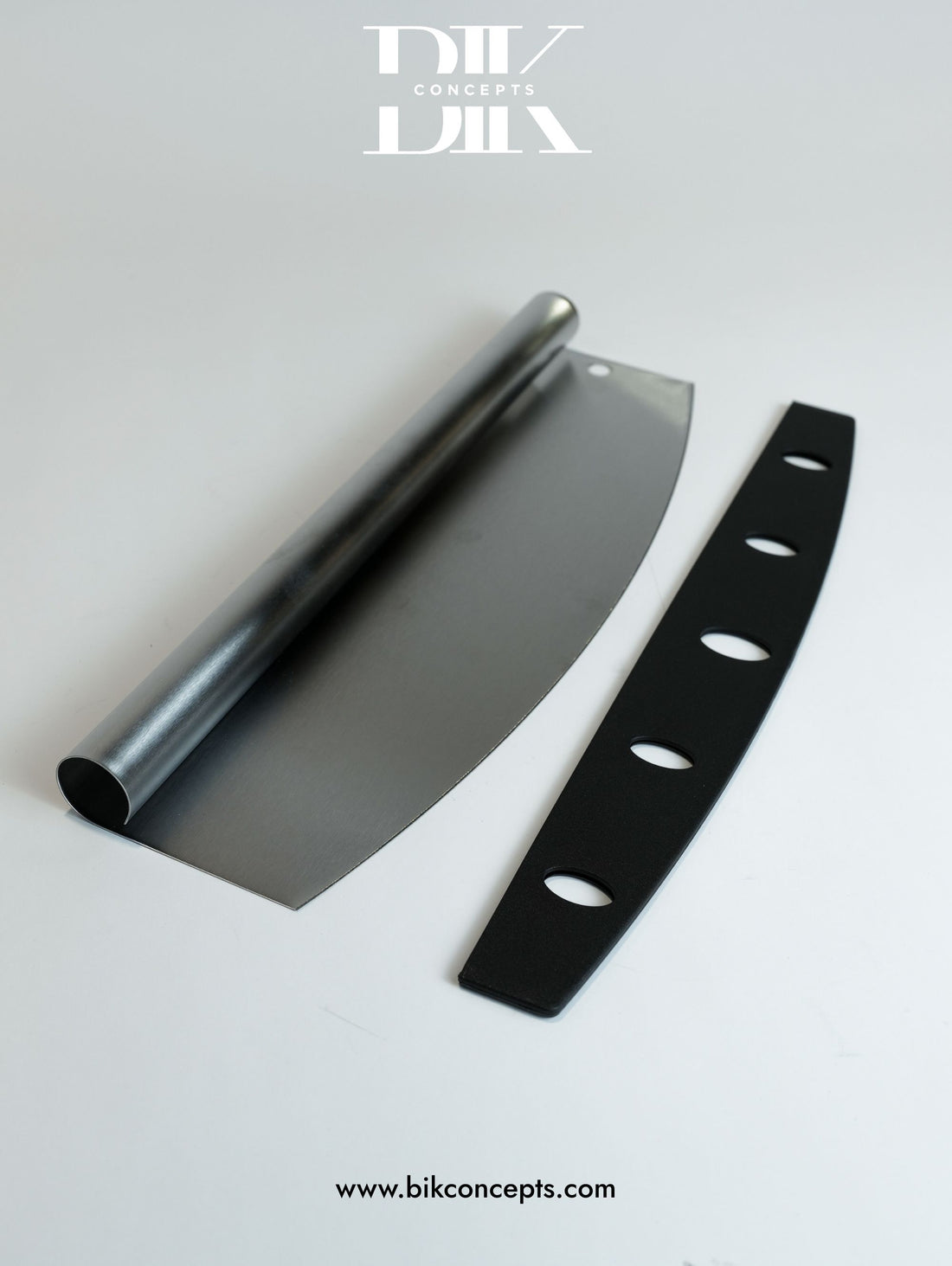 Rocker pizza cutter, pizza rocker blade, stainless steel pizza slicer, professional pizza tools.