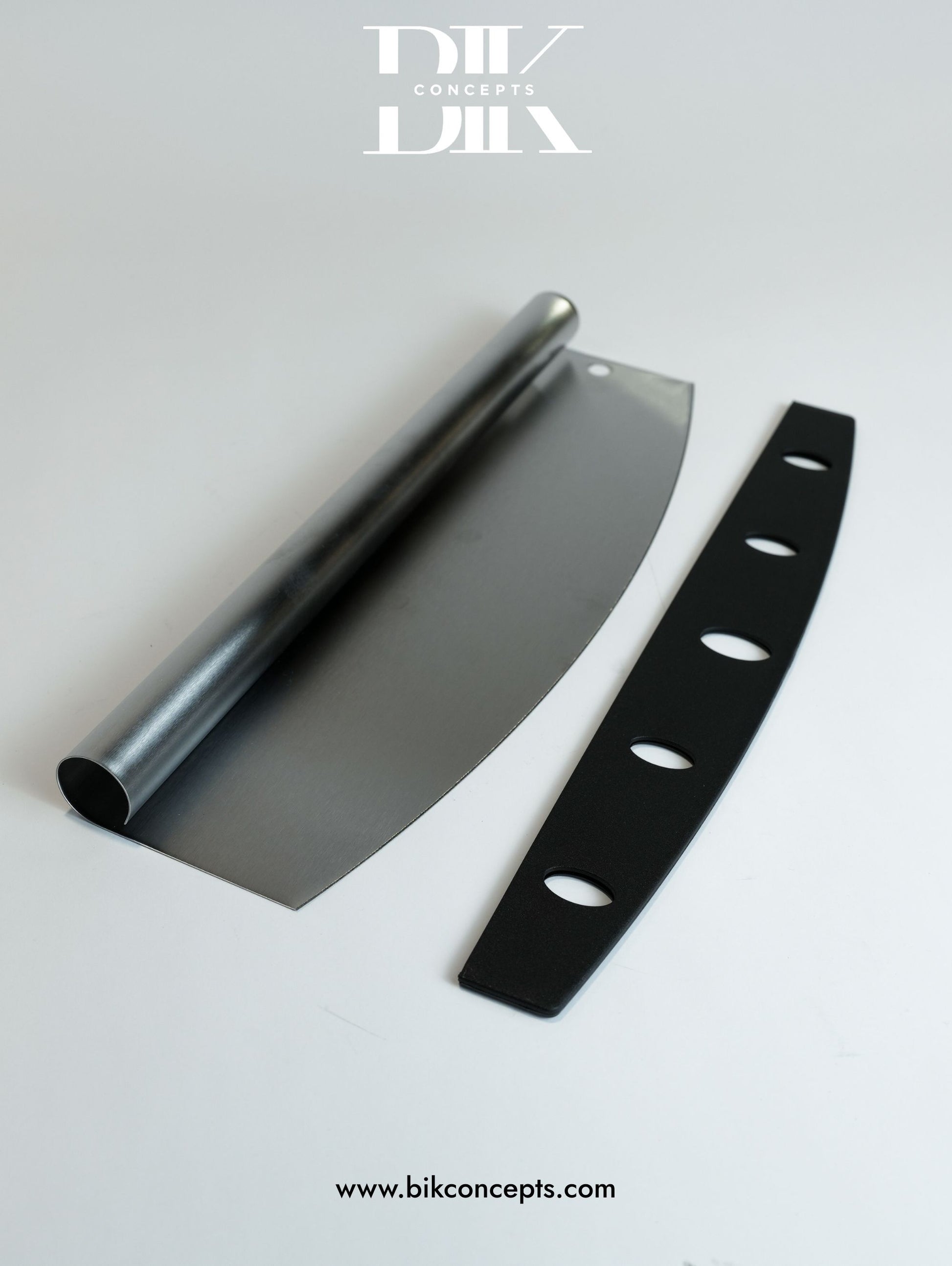 Rocker pizza cutter, pizza rocker blade, stainless steel pizza slicer, professional pizza tools.