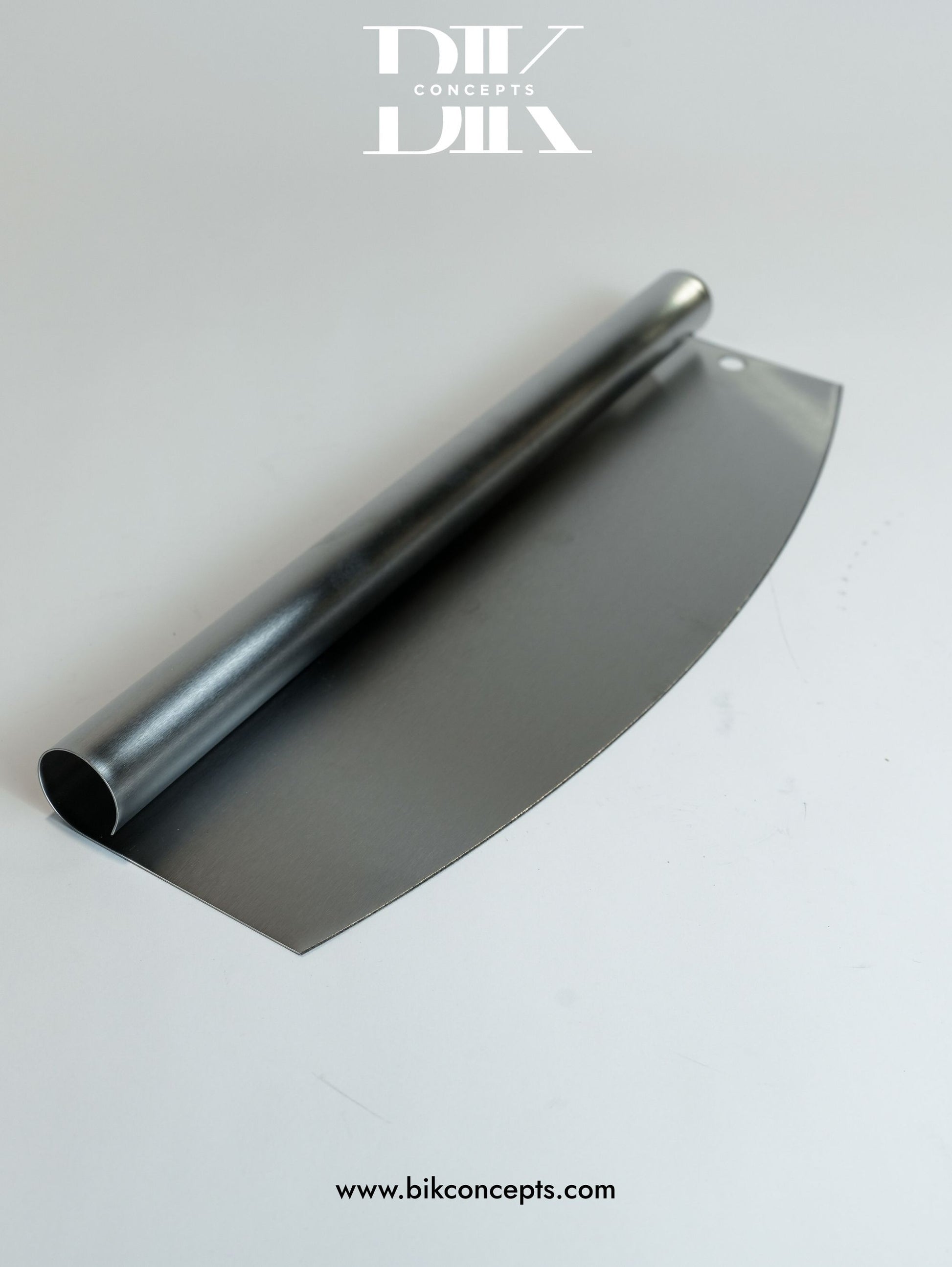 14 inch pizza cutter, pizza knife with cover, large pizza slicer, heavy duty mezzaluna, kitchen rocker knife, pizza baking accessories.