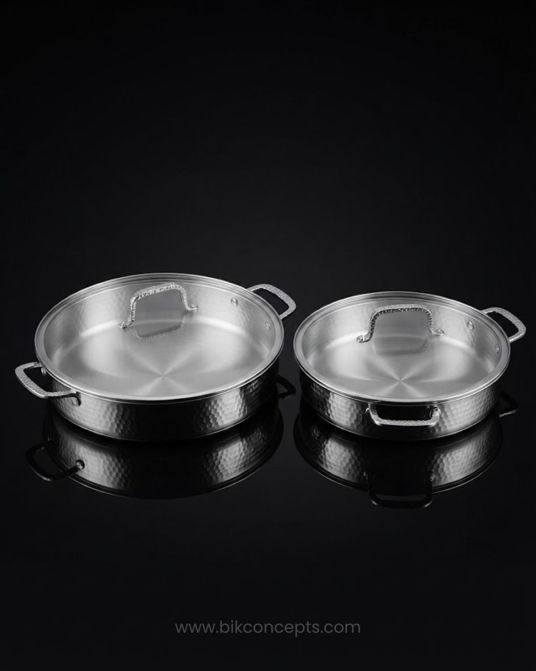 Hammered Stainless Steel Shallow Casserole, Silver Braiser Pan with Glass Lid, Luxury Stainless Steel Chef Pan, Designer 5 Quart Shallow Casserole, High End Gourmet Buffet Serving Pan USA, Decorative Hammered Stainless Steel Cookware, Large Diameter Braising Pot, Professional Grade Stainless Skillet Pan, Estate Kitchenware Serveware, 3.5 Quart Shallow Casserole Dish