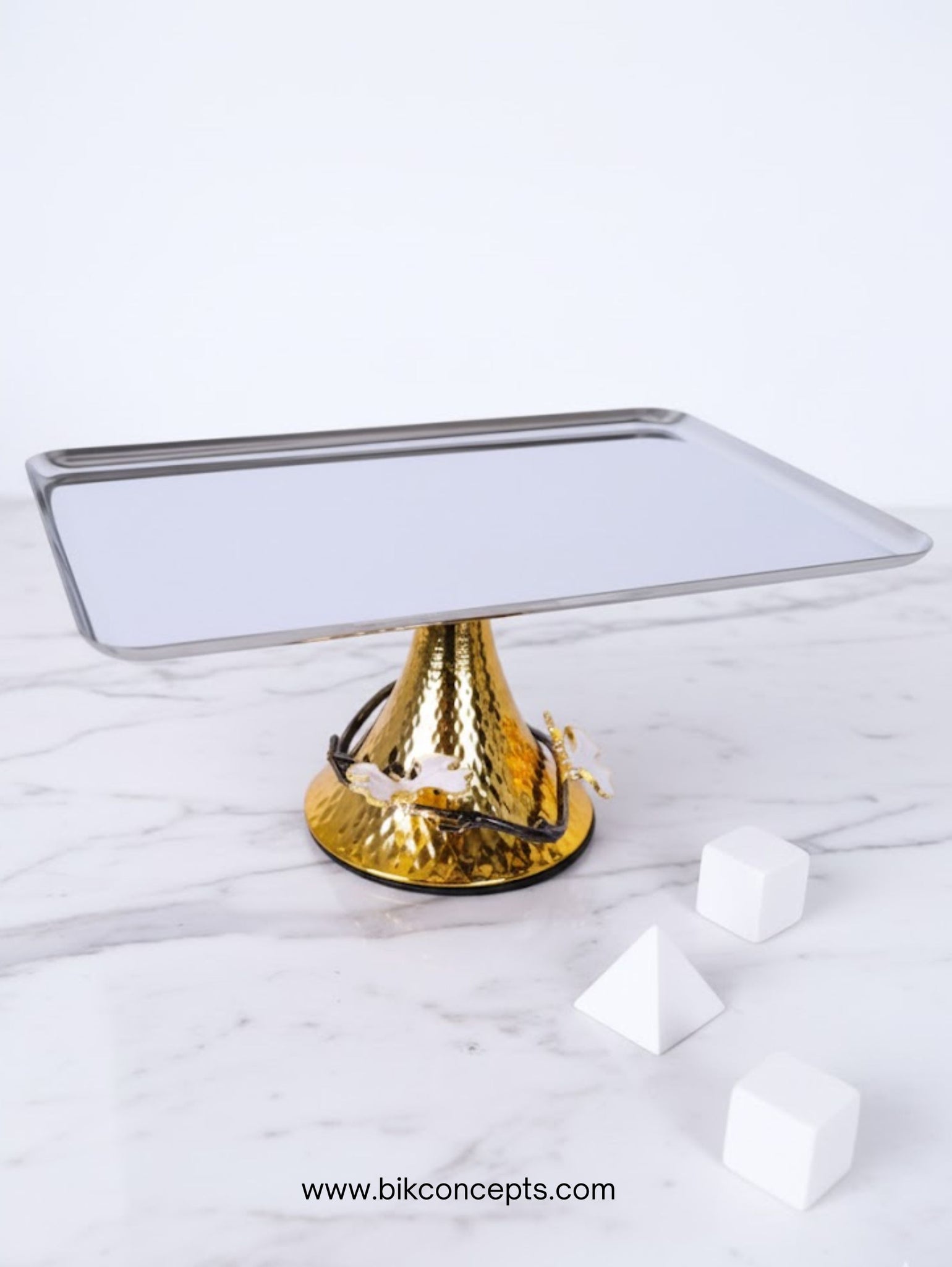 Single-Tier Stainless Steel Serving Platter with Orchid Electroplated Golden Stand